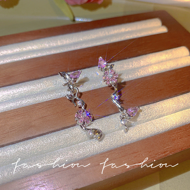 Silver Needle Heart-shaped Zircon Stud Earrings