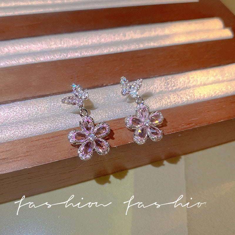 Silver Needle Heart-shaped Zircon Stud Earrings