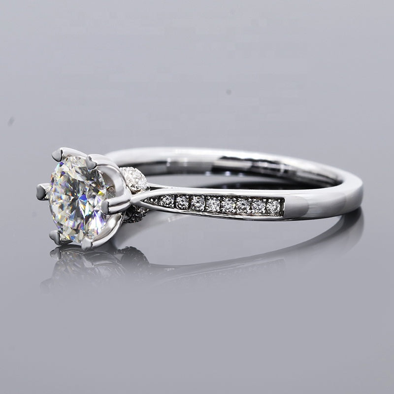 sparkling head & shoulders with heart-shape prongs s925 1ct moissanite diamond ring with cert. (box included)